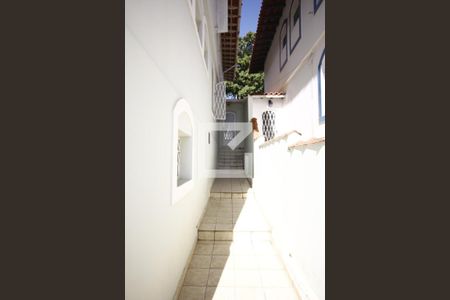 Casa à venda com 161m², 3 quartos e 2 vagasCorredor quintal