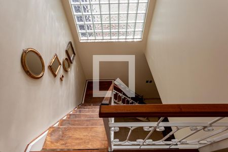 Casa à venda com 255m², 3 quartos e 2 vagasEscadas