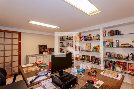 Casa à venda com 255m², 3 quartos e 2 vagasEscritório