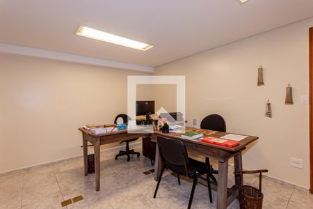 Casa à venda com 255m², 3 quartos e 2 vagasEscritório