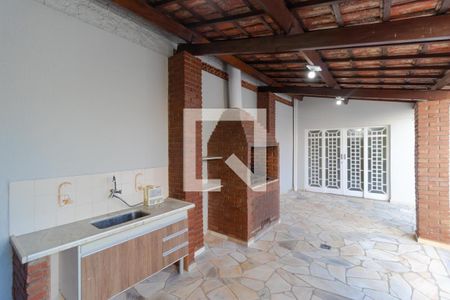 Casa à venda com 300m², 4 quartos e 4 vagasChurrasqueira