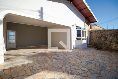 Casa à venda com 300m², 4 quartos e 4 vagasFachada