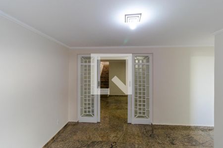 Casa à venda com 300m², 4 quartos e 4 vagasSala de TV