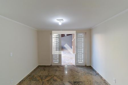 Casa à venda com 300m², 4 quartos e 4 vagasSala de TV