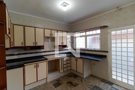 Casa à venda com 300m², 4 quartos e 4 vagasCozinha