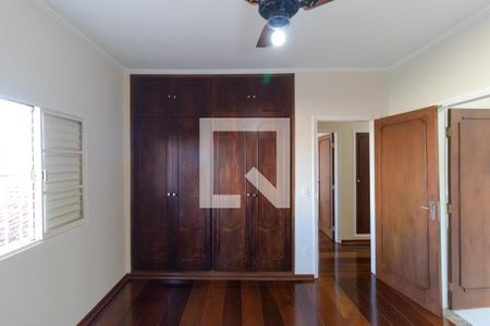 Casa à venda com 300m², 4 quartos e 4 vagasSuíte