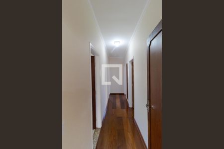 Casa à venda com 300m², 4 quartos e 4 vagasCorredor