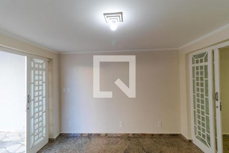 Casa à venda com 300m², 4 quartos e 4 vagasSala de TV