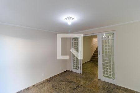 Casa à venda com 300m², 4 quartos e 4 vagasSala de TV