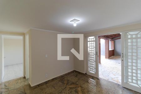 Casa à venda com 300m², 4 quartos e 4 vagasSala de TV