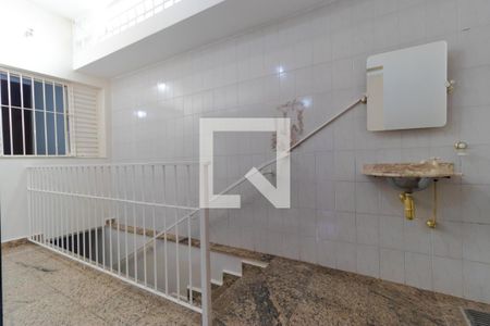 Casa à venda com 300m², 4 quartos e 4 vagasEscada