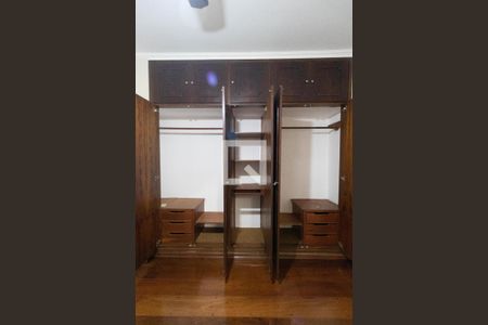 Casa à venda com 300m², 4 quartos e 4 vagasQuarto 01 - Armário