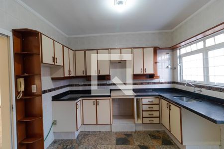 Casa à venda com 300m², 4 quartos e 4 vagasCozinha