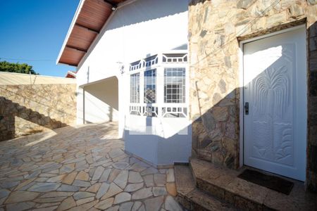 Casa à venda com 300m², 4 quartos e 4 vagasFachada