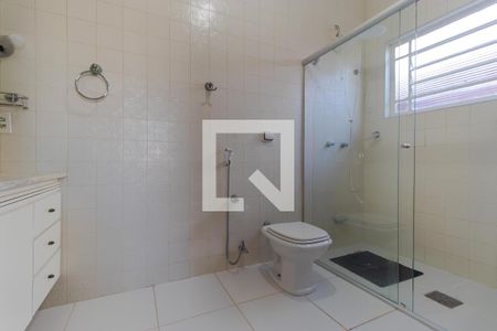 Casa à venda com 300m², 4 quartos e 4 vagasBanheiro da Suíte