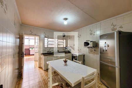 Casa à venda com 217m², 4 quartos e 7 vagas Casa à venda com 217m², 4 quartos e 7 vagasCozinha