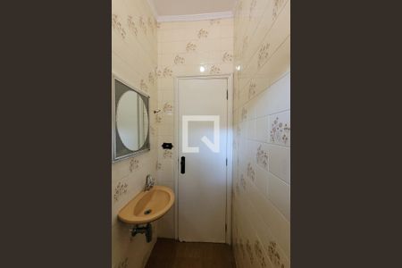 Casa à venda com 217m², 4 quartos e 7 vagas Casa à venda com 217m², 4 quartos e 7 vagasBanheiro de serviço