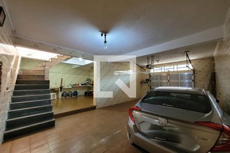 Casa à venda com 217m², 4 quartos e 7 vagas Casa à venda com 217m², 4 quartos e 7 vagasGaragem coberta