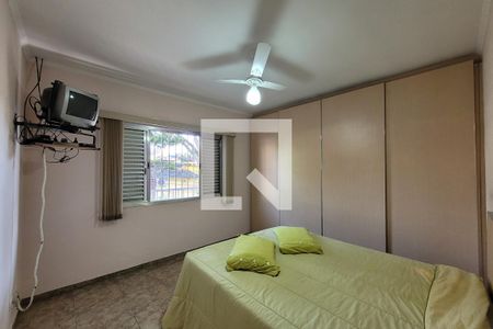 Casa à venda com 217m², 4 quartos e 7 vagas Casa à venda com 217m², 4 quartos e 7 vagasQuarto 3 - Suíte