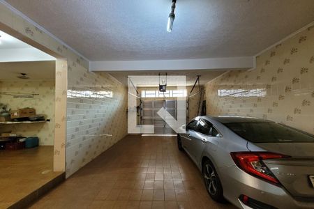 Casa à venda com 217m², 4 quartos e 7 vagas Casa à venda com 217m², 4 quartos e 7 vagasGaragem coberta