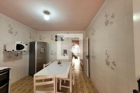 Casa à venda com 217m², 4 quartos e 7 vagas Casa à venda com 217m², 4 quartos e 7 vagasCozinha