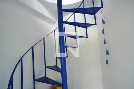 Escada de Acesso de casa à venda com 1 quarto, 47m² em Barra da Tijuca, Rio de Janeiro