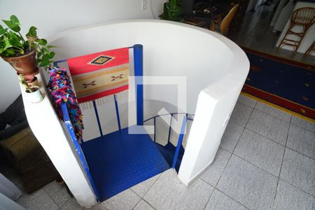 Escada de Acesso de casa à venda com 1 quarto, 47m² em Barra da Tijuca, Rio de Janeiro