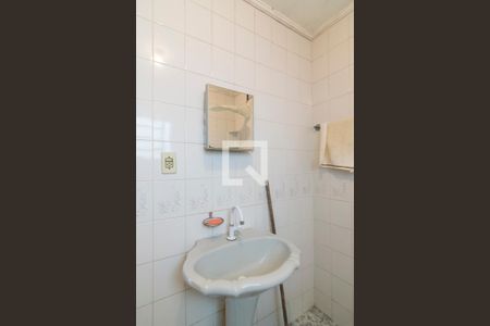 Casa à venda com 239m², 3 quartos e 4 vagas Casa à venda com 239m², 3 quartos e 4 vagasBanheiro Edícula