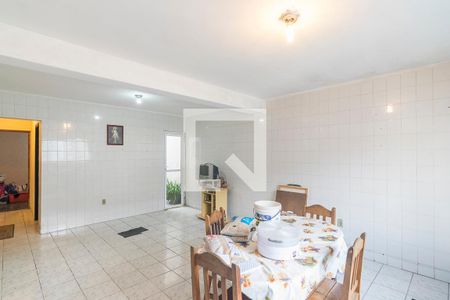 Casa à venda com 239m², 3 quartos e 4 vagas Casa à venda com 239m², 3 quartos e 4 vagasCozinha Edícula