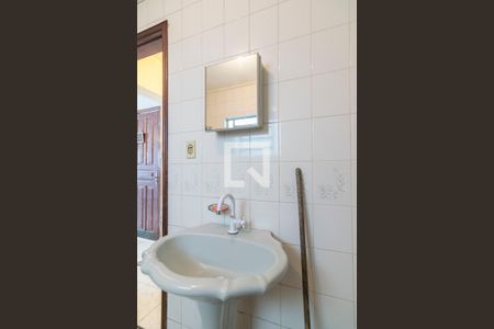 Casa à venda com 239m², 3 quartos e 4 vagas Casa à venda com 239m², 3 quartos e 4 vagasBanheiro Edícula