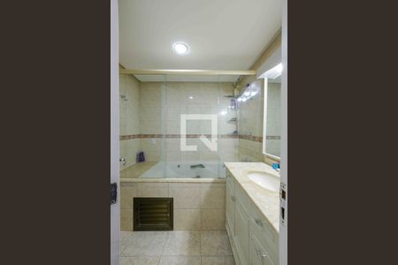 Apartamento para alugar com 400m², 5 quartos e 3 vagas Apartamento para alugar com 400m², 5 quartos e 3 vagasBanheiro Suíte 1