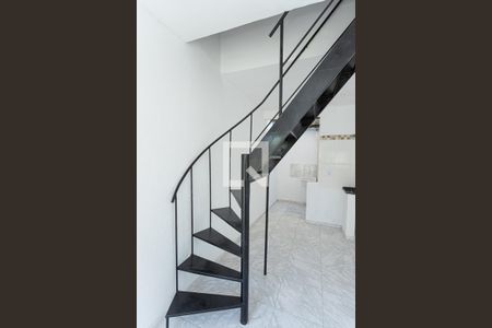 Escada de casa para alugar com 2 quartos, 50m² em Casa Verde Média, São Paulo