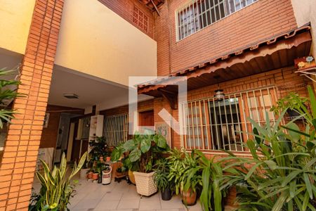 Casa à venda com 100m², 3 quartos e 2 vagas Casa à venda com 100m², 3 quartos e 2 vagasQuintal