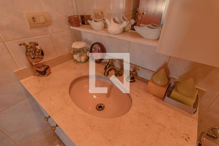 Casa à venda com 100m², 3 quartos e 2 vagas Casa à venda com 100m², 3 quartos e 2 vagasBanheiro