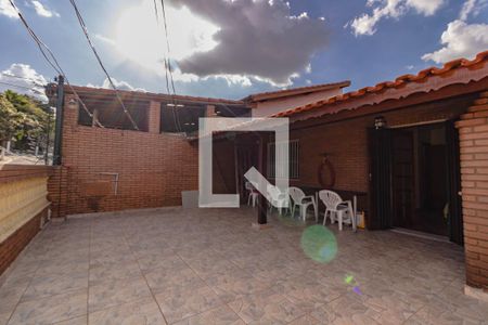 Casa à venda com 100m², 3 quartos e 2 vagas Casa à venda com 100m², 3 quartos e 2 vagasÁrea Externa