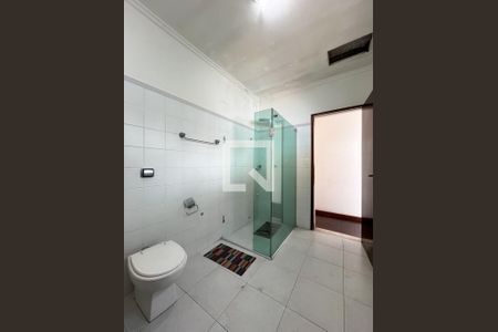 Casa à venda com 300m², 5 quartos e 4 vagasBanheiro Corredor