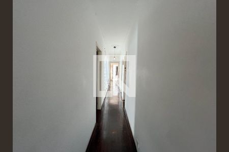 Casa à venda com 300m², 5 quartos e 4 vagasCorredor