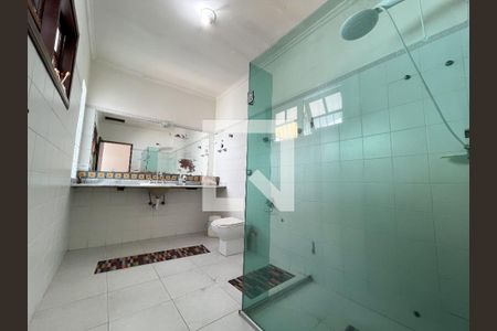 Casa à venda com 300m², 5 quartos e 4 vagasBanheiro Corredor