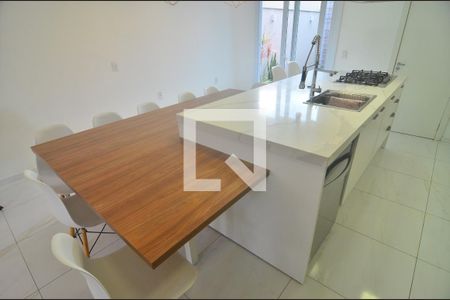 Casa à venda com 138m², 3 quartos e 2 vagasCozinha