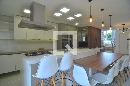 Casa à venda com 138m², 3 quartos e 2 vagasCozinha