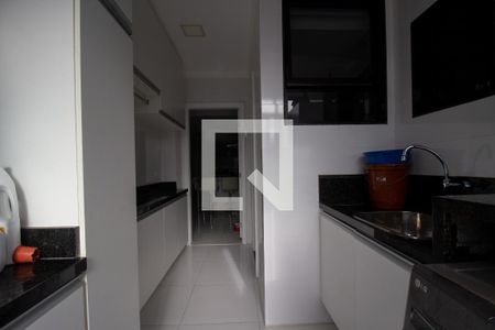 Apartamento à venda com 394m², 5 quartos e 4 vagas Apartamento à venda com 394m², 5 quartos e 4 vagasCozinha e Área de Serviço
