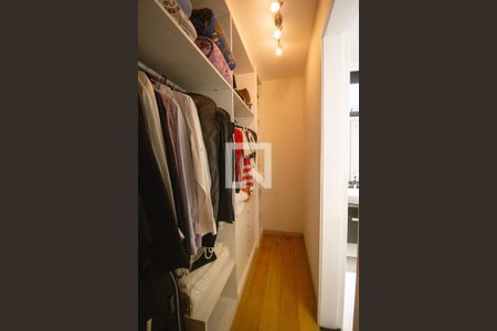 Apartamento à venda com 394m², 5 quartos e 4 vagas Apartamento à venda com 394m², 5 quartos e 4 vagasCloset da Suíte 2