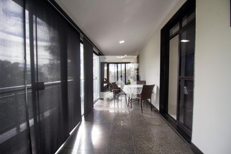 Apartamento à venda com 394m², 5 quartos e 4 vagas Apartamento à venda com 394m², 5 quartos e 4 vagasÁrea Gourmet