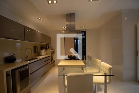 Apartamento à venda com 394m², 5 quartos e 4 vagas Apartamento à venda com 394m², 5 quartos e 4 vagasCozinha e Área de Serviço