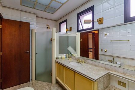 Casa de condomínio à venda com 820m², 4 quartos e 6 vagas Casa de condomínio à venda com 820m², 4 quartos e 6 vagasSuite 01 - Banheiro