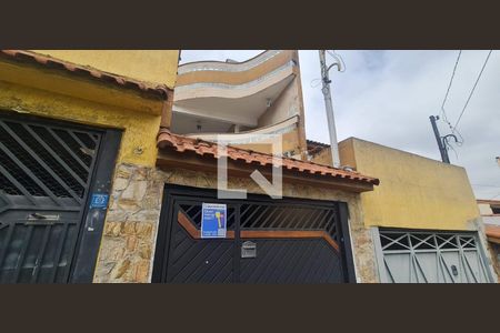 Casa à venda com 110m², 4 quartos e 2 vagas Casa à venda com 110m², 4 quartos e 2 vagasFachada do imóvel com Placa QuintoAndar
