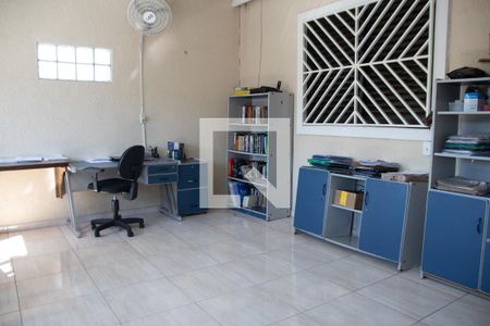 Casa à venda com 200m², 5 quartos e 2 vagasEscritório