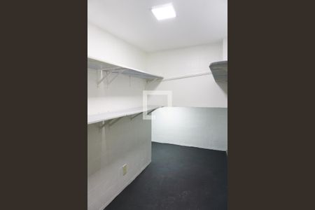 Apartamento à venda com 256m², 4 quartos e 4 vagas Apartamento à venda com 256m², 4 quartos e 4 vagasDispensa