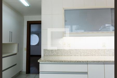 Apartamento à venda com 256m², 4 quartos e 4 vagas