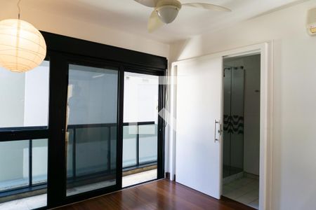 Apartamento à venda com 256m², 4 quartos e 4 vagas Apartamento à venda com 256m², 4 quartos e 4 vagasQuarto